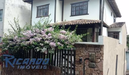 Casa Duplex à Venda com 5 Quartos na Praia do Ribeiro em Vila Velha-ES.