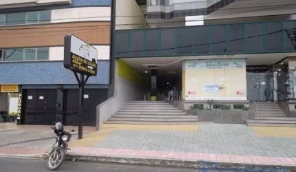 LOJA DE FRENTE PARA MAR COM 812 M2 À VENDA