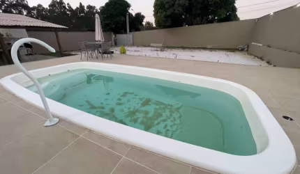 Espaço gourmet à venda com piscina, quadra de areia, área coberta, terreno de 387 m² todo murado, Nova Guarapari - ES.