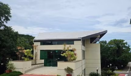Vende-se loteamento fechado em Guarapari - ES, localizado na Rod. do Sol, km 28, na Praia D'Ulê, com piscina e área de lazer completa.