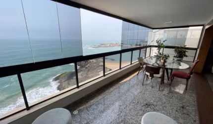 Cobertura duplex à venda de frente para o mar, no Centro de Guarapari.