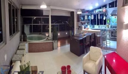 Cobertura Duplex à venda no Centro de Guarapari com espaço gourmet privativo