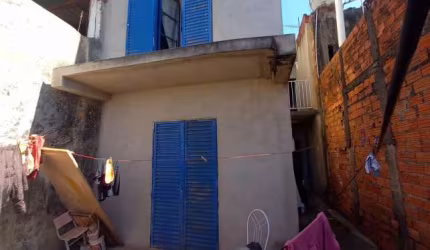 Casa em Tatuí, São Cristóvão (2 quartos, 2 salas, 2 banheiros).
