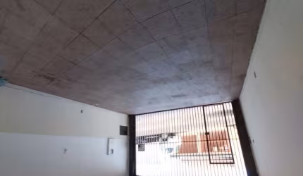 Casa no centro de Tatuí (Rua XV de Novembro), 3 quartos, 2 vagas.