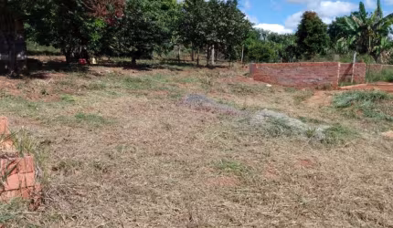 Chácara em Tatuí, 2.200 m², com alicerce pronto para construir.
