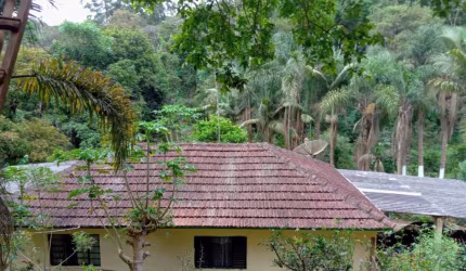 Sítio em Guapiara, 2,5 alqueires, casa, pomar, bom de água.