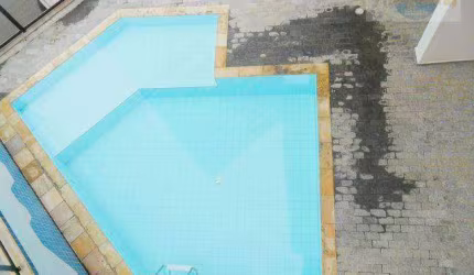 Praia de Pitangueiras, Local Nobre, Alto Padrão, Lazer Total, 2 Garagens, 145 m² úteis, Próximo ao Mar, Reformado.