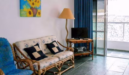 Enseada - Apartamento à 100 metros da praia - Região do Fórum.