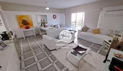 Apartamento com 3 dormitórios, sendo 1 suíte no Centro do Guarujá, uma quadra da praia.