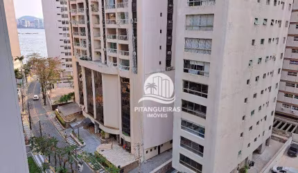 Apartamento amplo com 3 dormitórios 100 metros da Praias das Pitangueiras e da Praia da Enseada com 2 vagas de garagens.