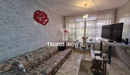 2 casas, 268 m², à venda por R$920.000