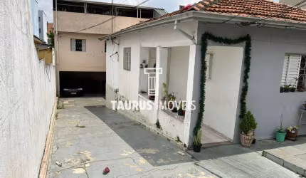Terreno 200 m² com 3 casas no quintal por R$700.000