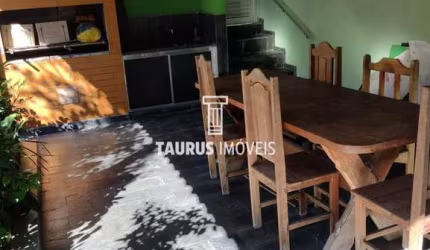Casa 6 quartos, 250 m², à venda por R$880.000