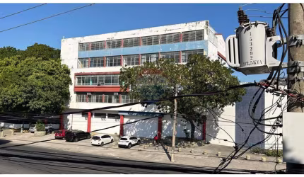 TERRENO COM EDIFICAÇÃO