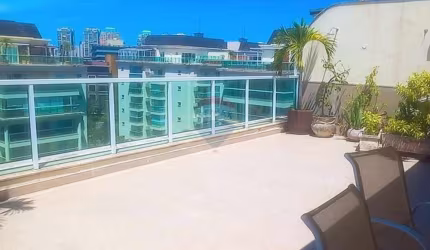 'Luxo e Conforto em Cobertura Duplex no Condomínio Le Parc na Barra da Tijuca.'