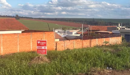 Terreno à venda em Jardim Grajaú - SP