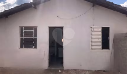 Casa com 2 quartos à venda em Conjunto Habitacional Maestro Júlio Ferrari - SP