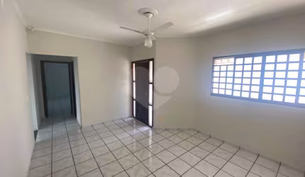 Casa com 3 quartos à venda em Conjunto Sílvio Campanholi - SP