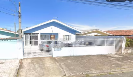 Casa à Venda de 2 Quartos sendo 1 Suíte no Cajurú