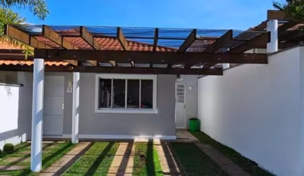 Excelente casa térrea em Condomínio