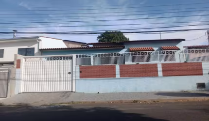 CASA TÉRREA PARA VENDA EM REGIÃO NOBRE CENTRAL DE INDAIATUBA, SP 