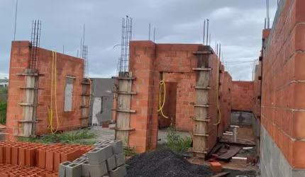 Terreno com construção em ponto de laje
