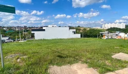 Lote de esquina em condomínio