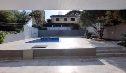 Casa para venda em Jardim Santiago de 178.00m² com 2 Quartos e 3 Garagens