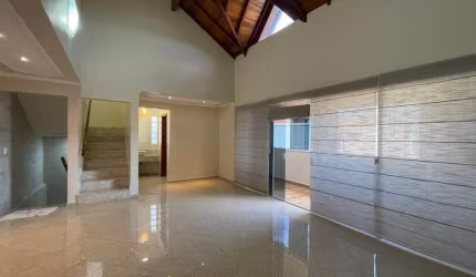 Sobrado para venda em Vila Rubens de 228.00m² com 3 Quartos, 1 Suite e 4 Garagens