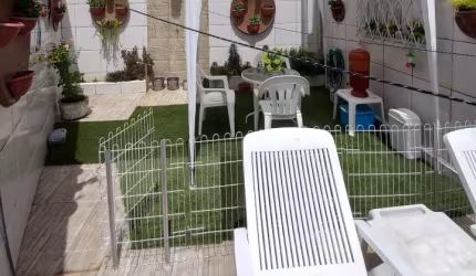 Vende  excelente casa com ótima localização
