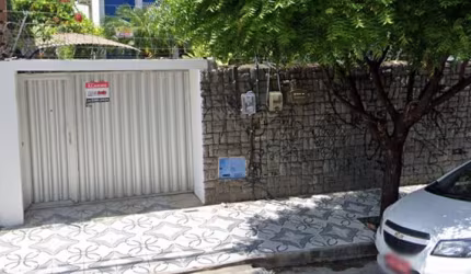 Vende excelente casa para fins comerciais