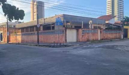 Vende um excelente imóvel com ótima localização no bairro de Fátima