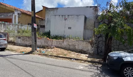 Aluga casa a 100 metros da 13 de maio