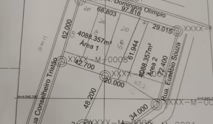 Vende excelente terreno com 3 frente