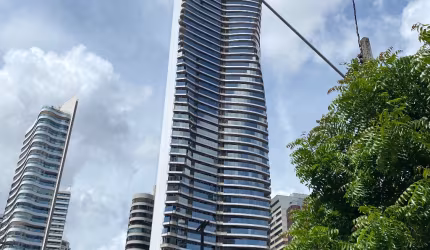 Vende excelente apartamento de altíssimo padrão na beira