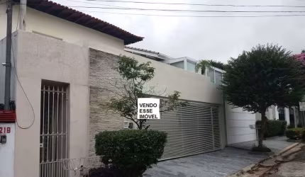 BELO IMÓVEL À VENDA