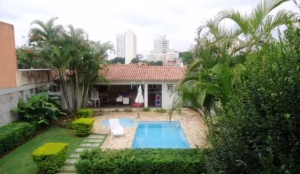 Bela casa com piscina