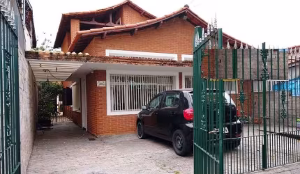 Sobrado de tijolinhos à vista
