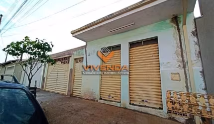 CASA C/ 3 DORMITORIOS E COMODO DE COMERCIO NO BAIRRO STA MON