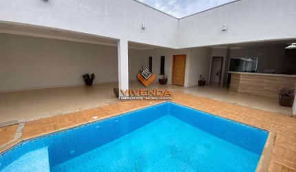 CASA C/ PISCINA C/3 DORMITORIOS, 4 VAGAS NO COLINA ESPRAIADO
