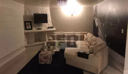 Excelente Casa/Sobrado de 3 Dormitórios sendo 1 Suíte c/ 4 vagas de Garagem, Bairro Sumaré, Alvorada/RS.  330 Total, 300 Privativos.
