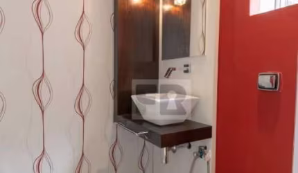 Sala comercial com 20m² em edifício, bairro Floresta, Porto Alegre, RS.