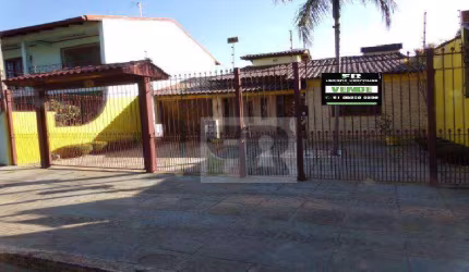 Excelente Casa de 2 Dorm. sendo uma suíte, localizada no bairro Santa Helena, Alvorada, RS. Privativos 104m².