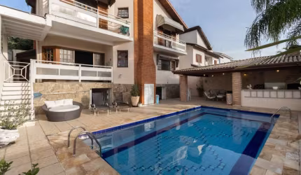 Casa em condomínio para venda com 6 quartos, sendo 6 suítes, 350m²