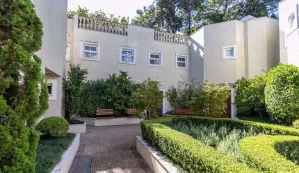 Casa em condomínio para venda com 4 quartos, sendo 4 suítes, 550m²