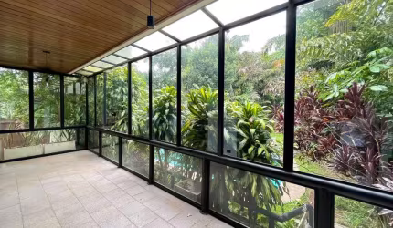 Casa tipo para venda com 5 quartos, sendo 5 suítes, 810m²