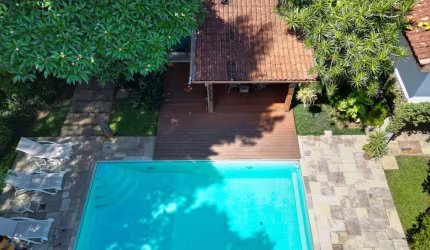 Casa tipo para venda com 4 quartos, sendo 1 suíte, 490m²