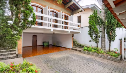 Sobrado para venda com 3 quartos, sendo 2 suítes, 303m²