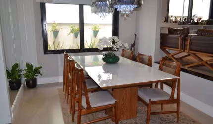 Casa em condomínio para venda com 3 quartos, sendo 1 suíte, 256m²