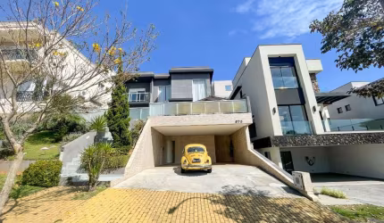 Casa em condomínio para venda com 4 quartos, sendo 4 suítes, 320m²